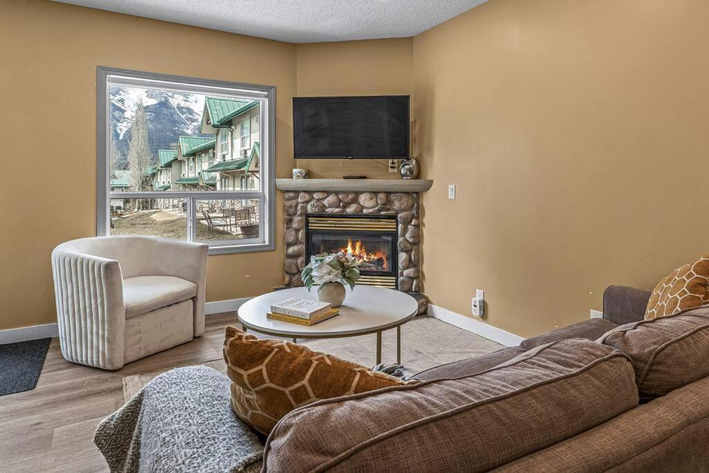 B233 Mountain View 2BD 2BT AC BonFire BBQ Townhome Close to Banff