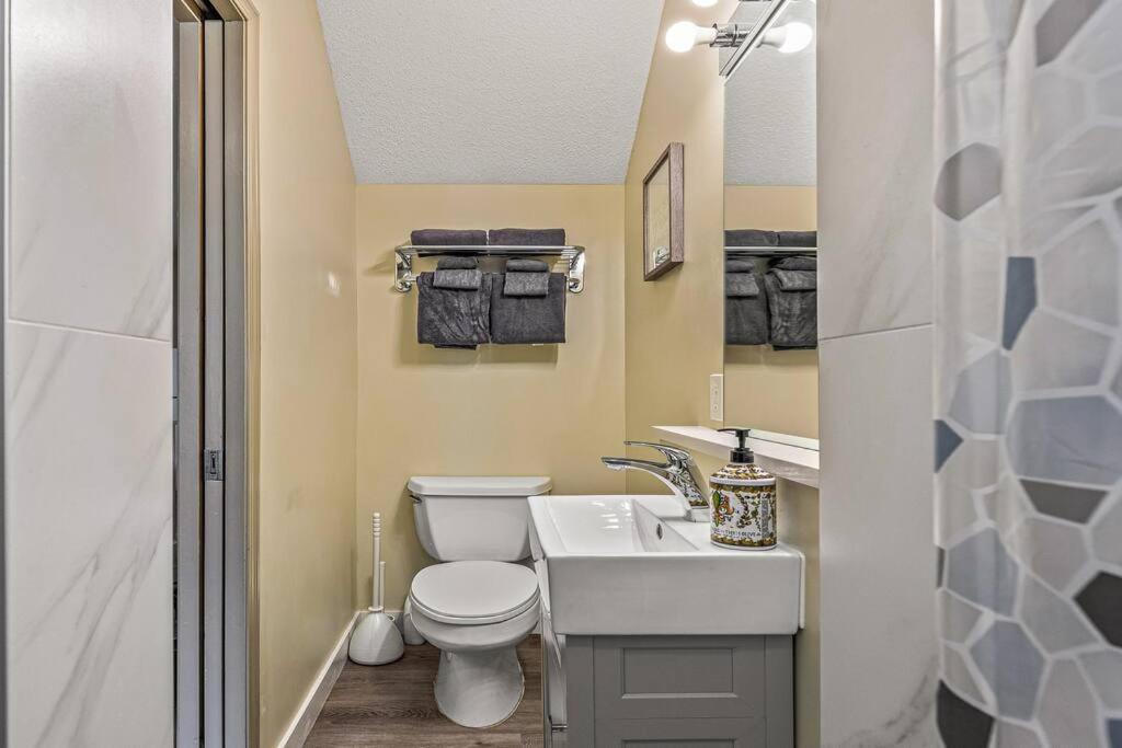 B233 Mountain View 2BD 2BT AC BonFire BBQ Townhome Close to Banff