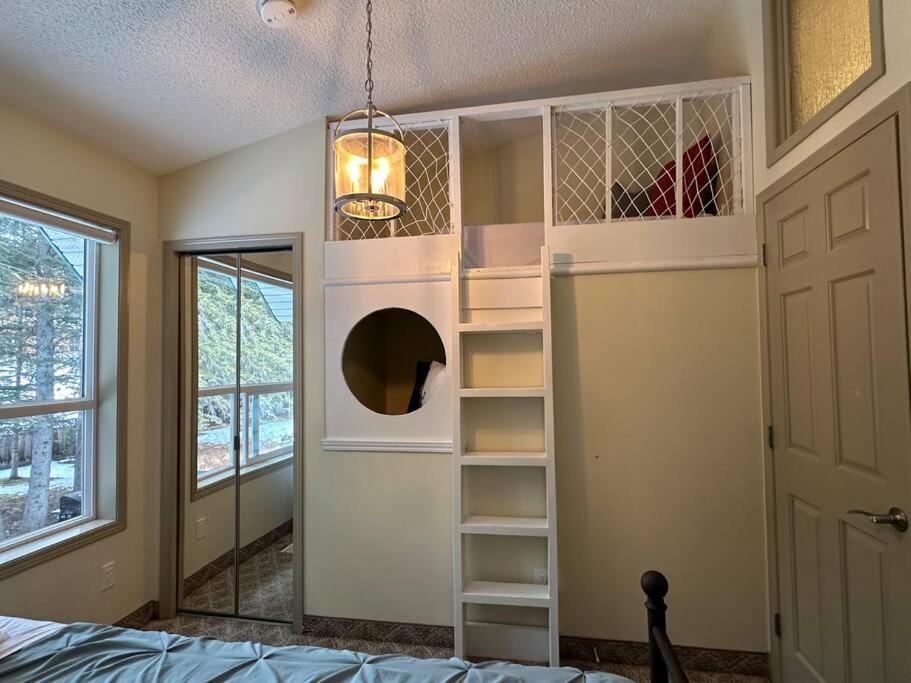 B233 Mountain View 2BD 2BT AC BonFire BBQ Townhome Close to Banff