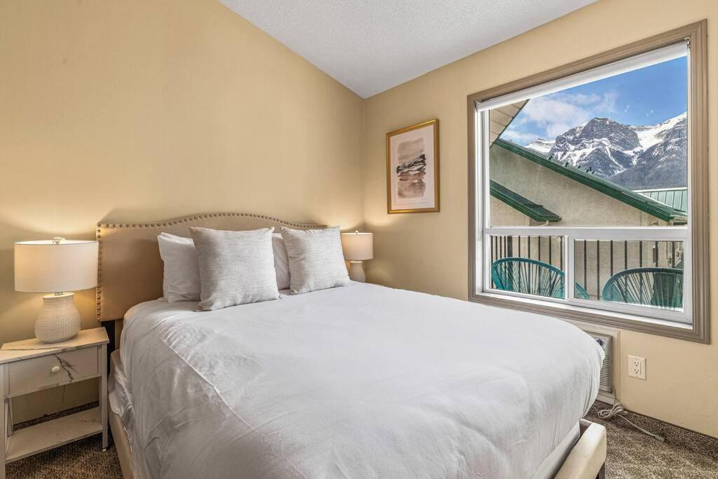 B233 Mountain View 2BD 2BT AC BonFire BBQ Townhome Close to Banff