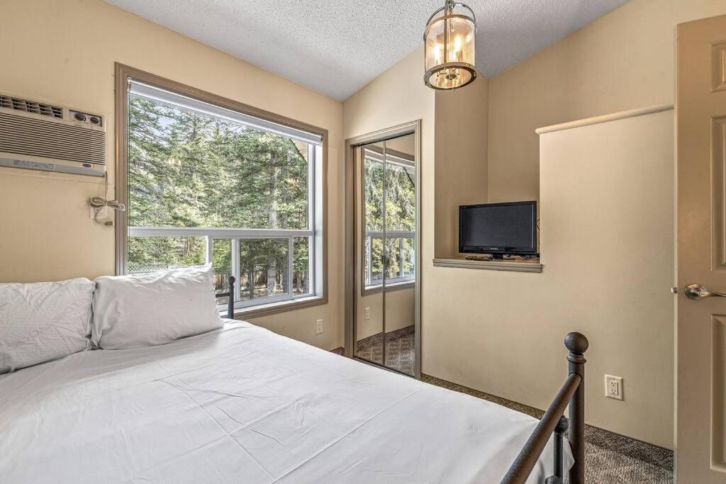 B233 Mountain View 2BD 2BT AC BonFire BBQ Townhome Close to Banff