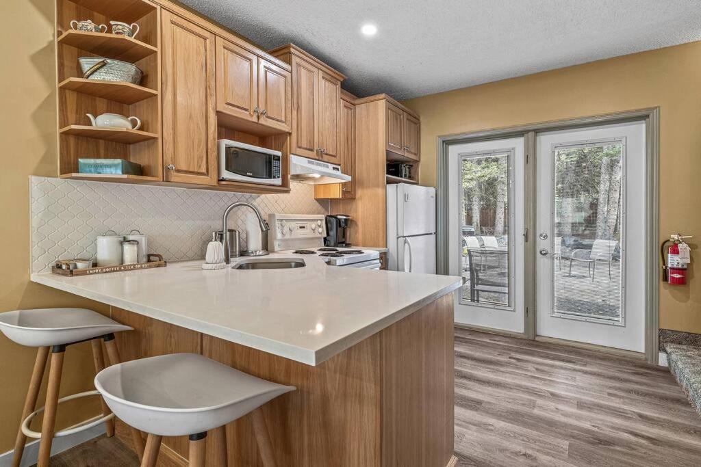 B233 Mountain View 2BD 2BT AC BonFire BBQ Townhome Close to Banff
