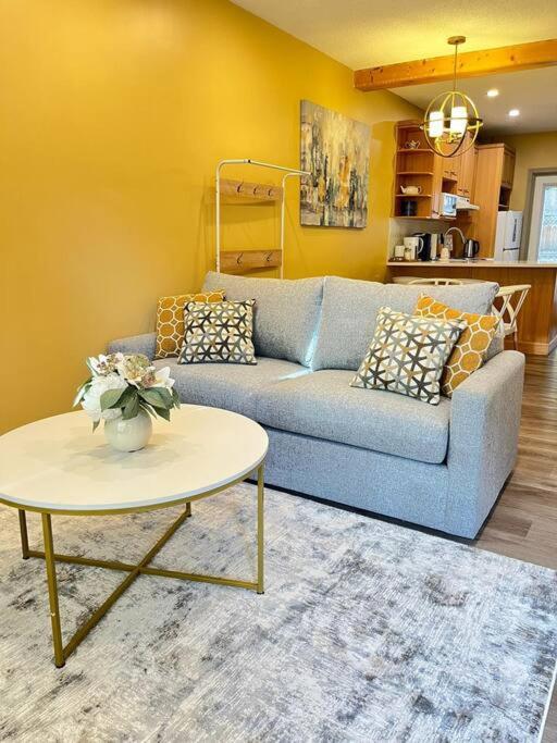B233 Mountain View 2BD 2BT AC BonFire BBQ Townhome Close to Banff