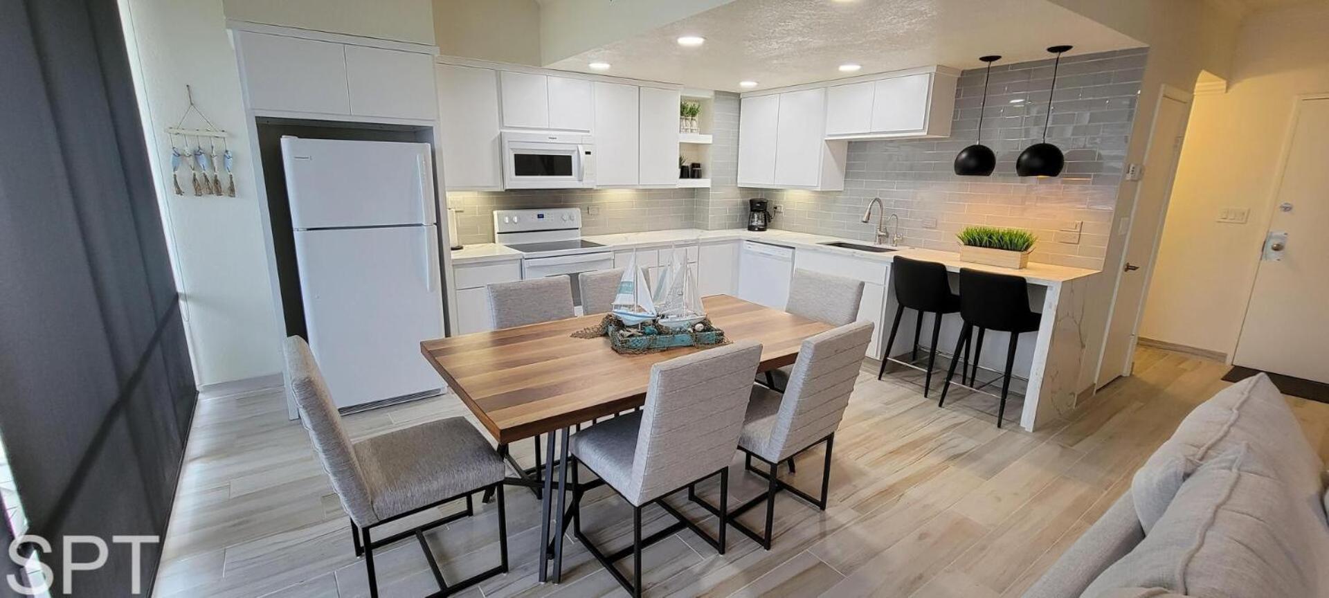 2-Level Beachfront Luxury - Sunchase IV - 326