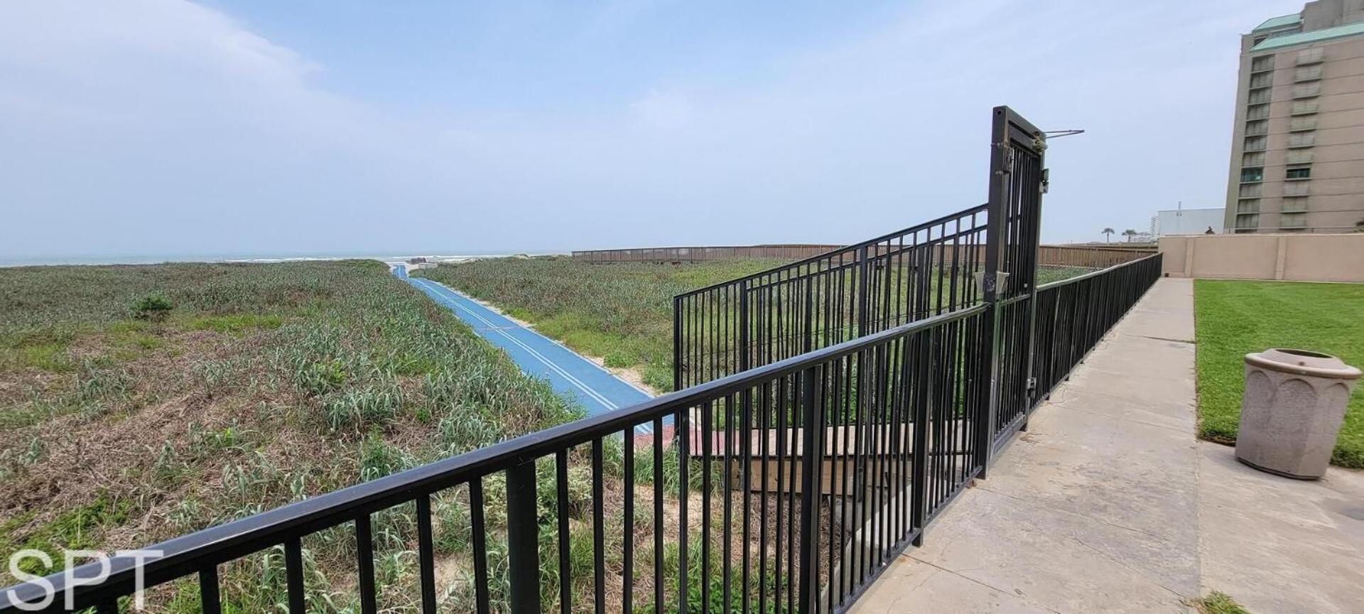 2-Level Beachfront Luxury - Sunchase IV - 326