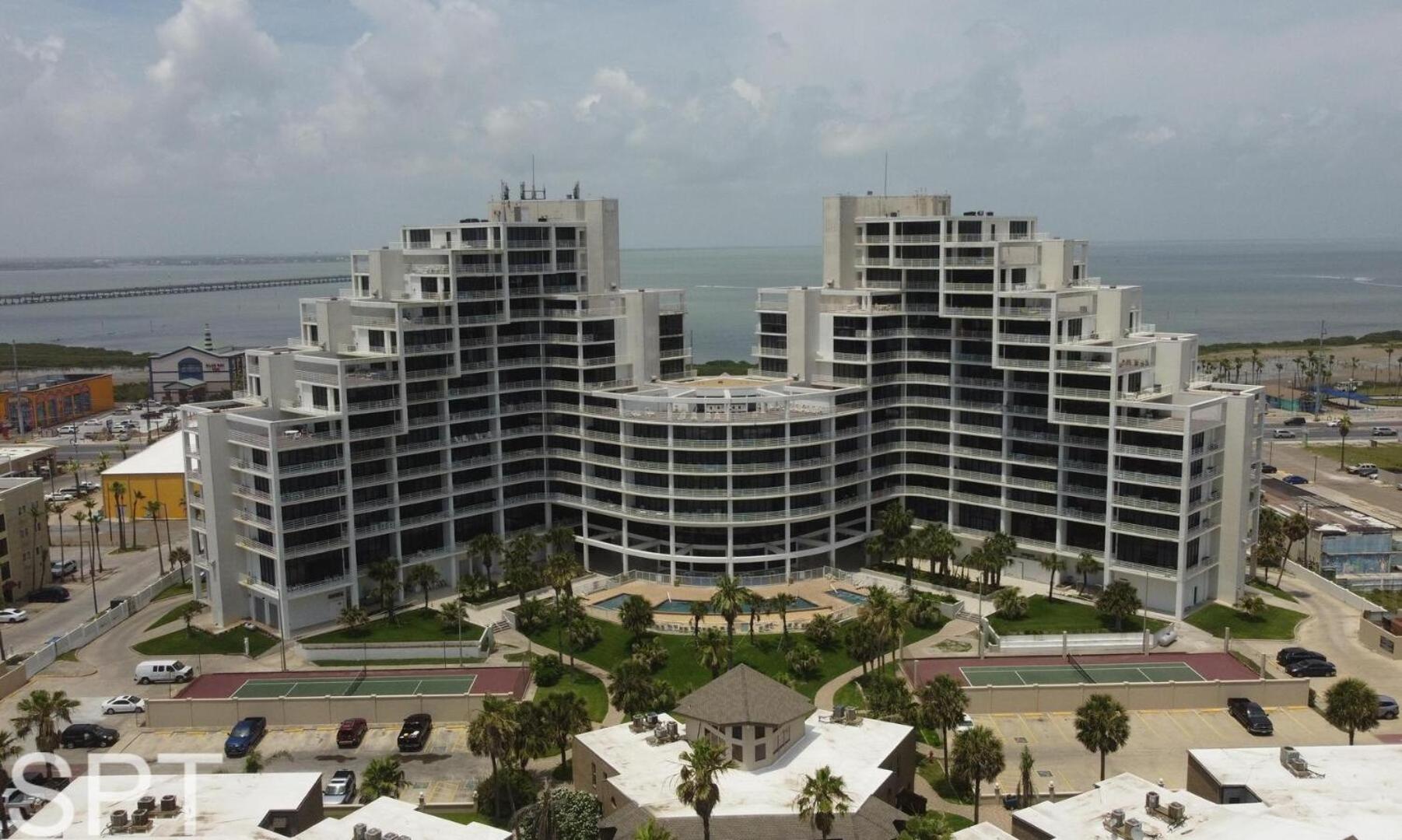 2-Level Beachfront Luxury - Sunchase IV - 326