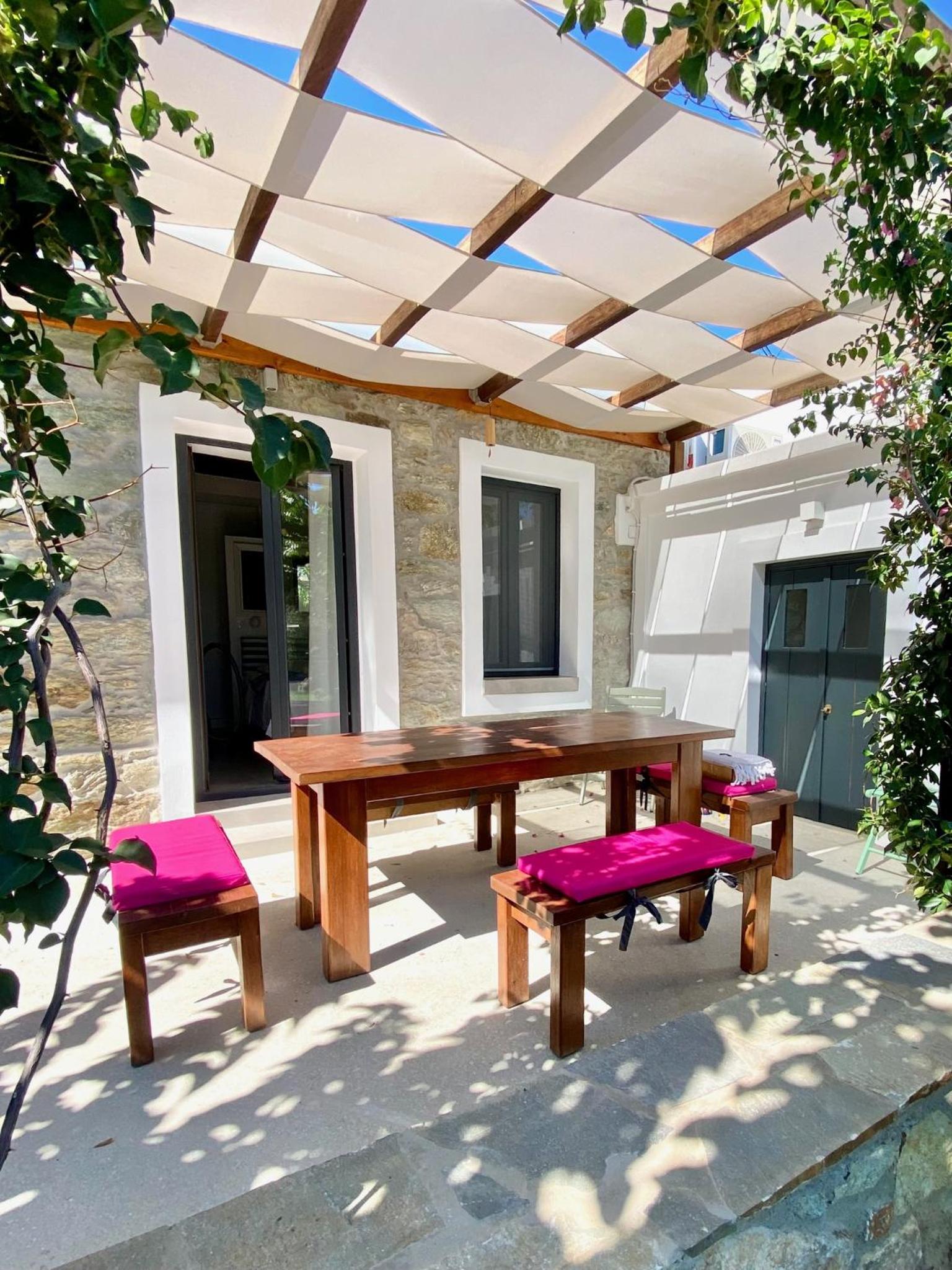 Svolis Townhouse - Urban Oasis with Pool & Garden view 5