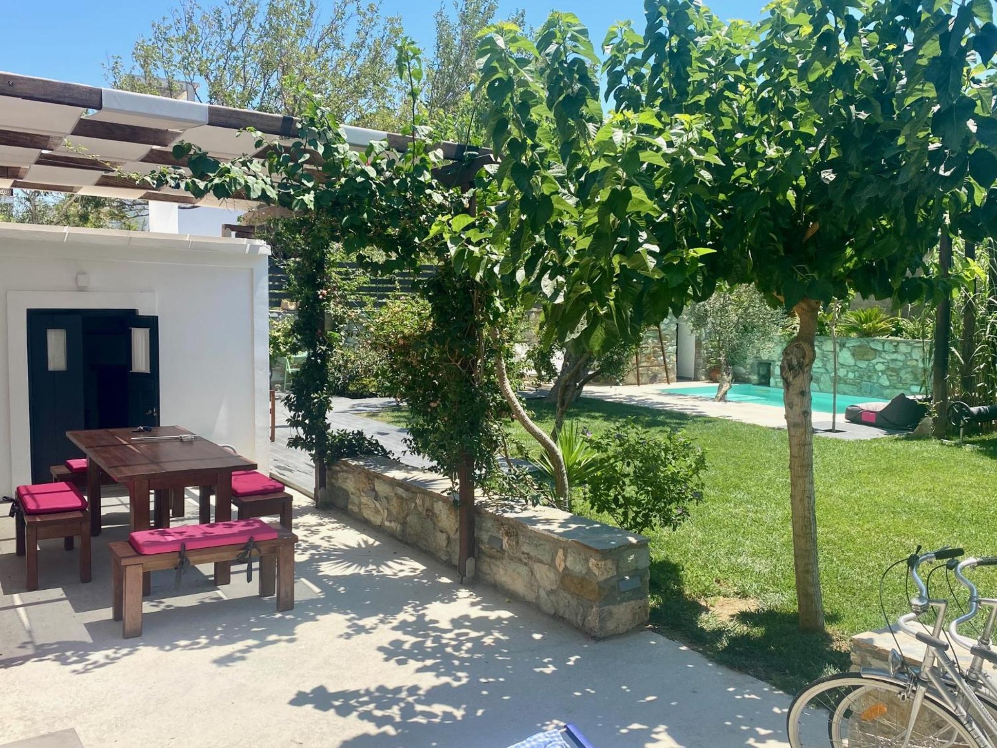 Svolis Townhouse - Urban Oasis with Pool & Garden view 4