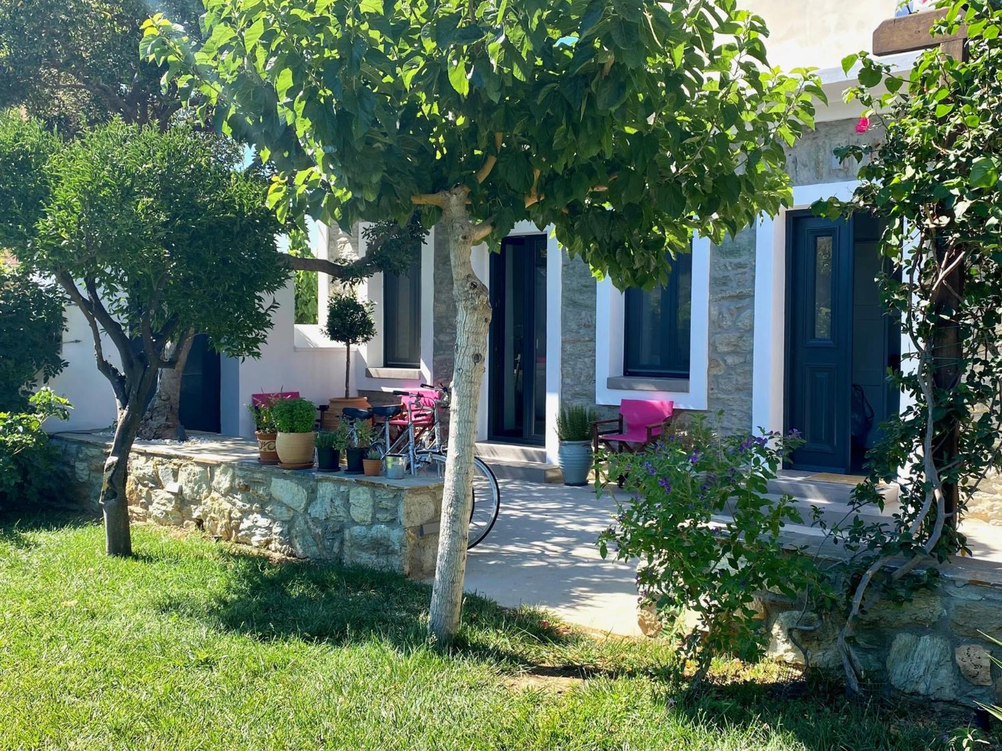 Svolis Townhouse - Urban Oasis with Pool & Garden view 3