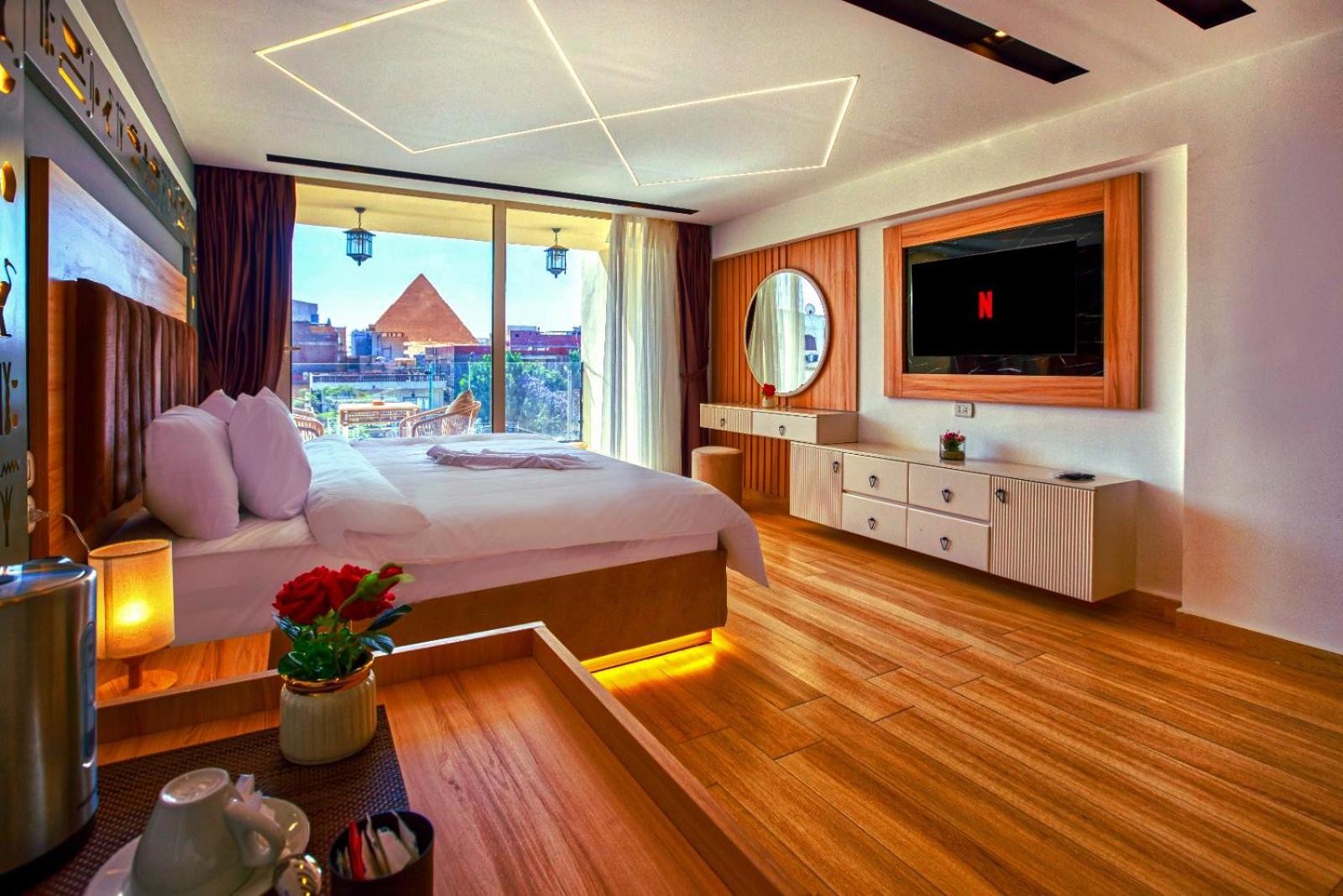 Diamond pyramids hotel