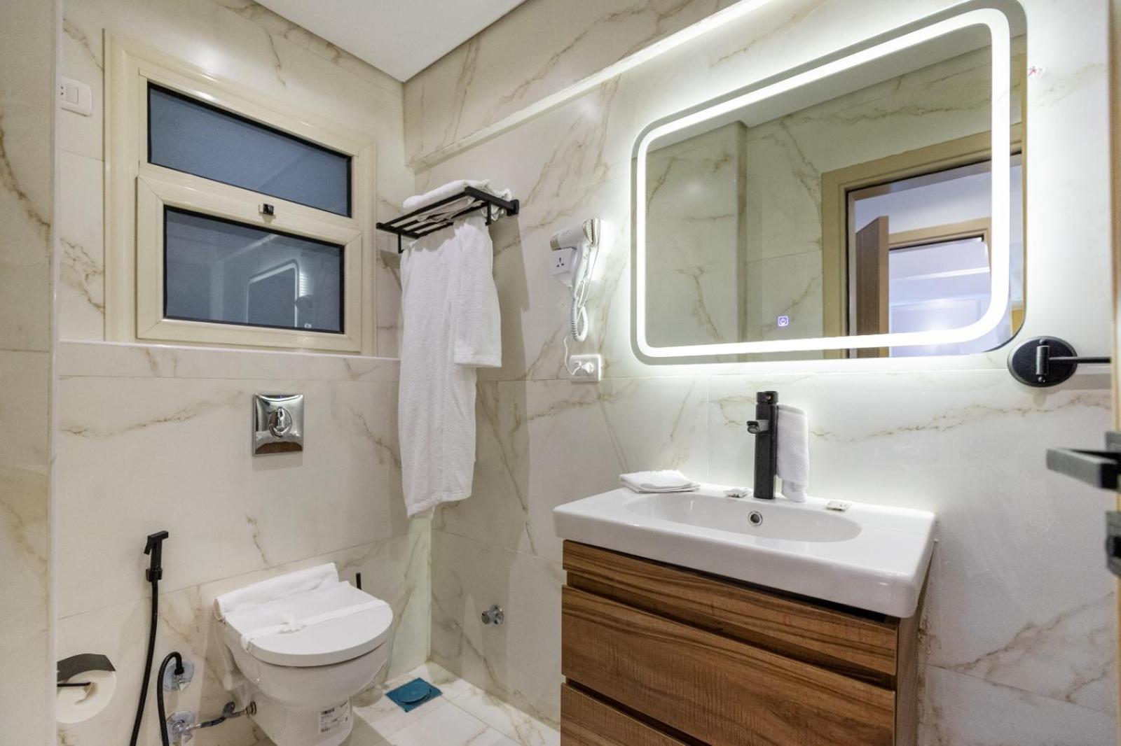 Diamond pyramids hotel
