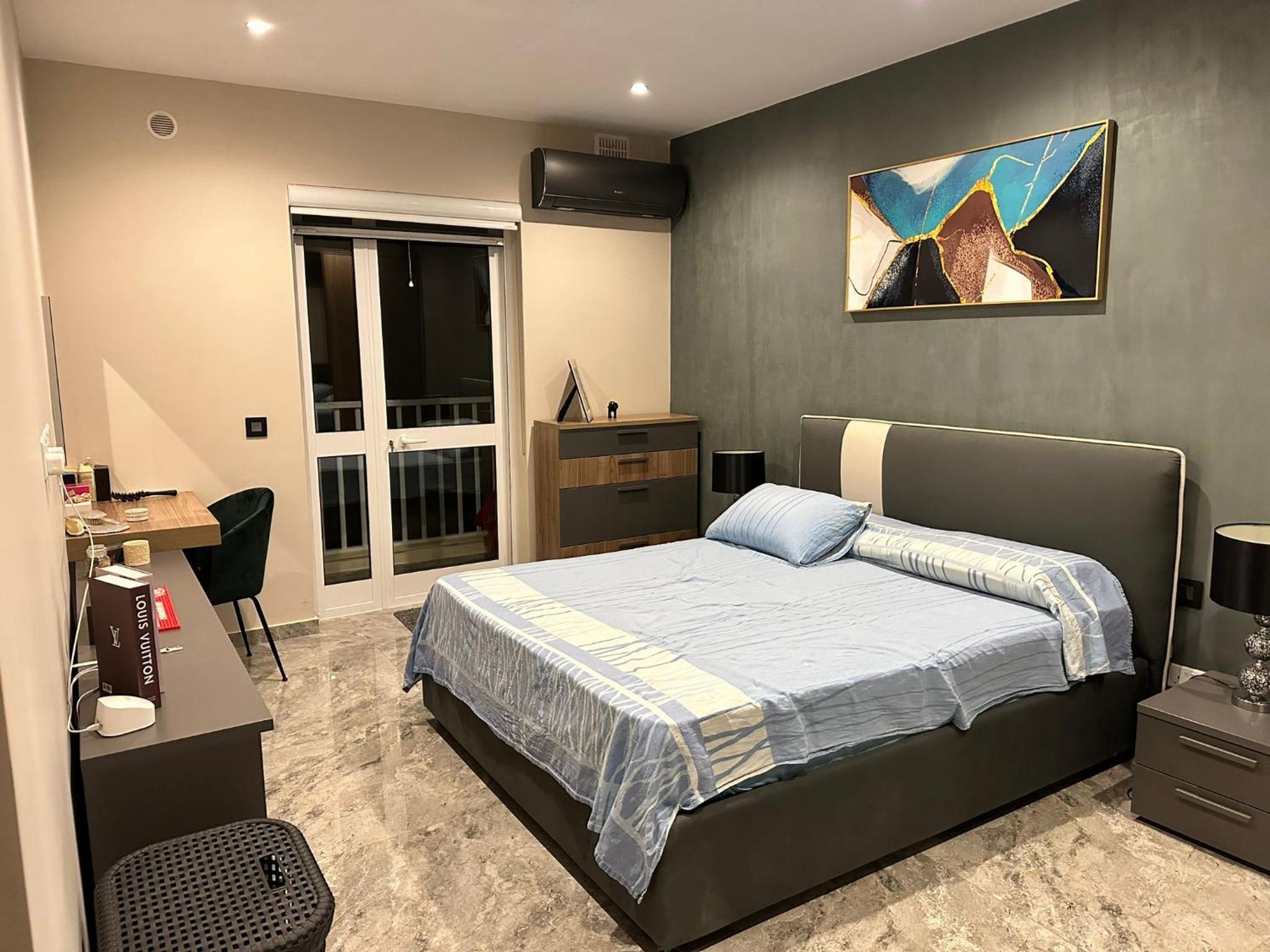 Stunning apartment with sea views view 2