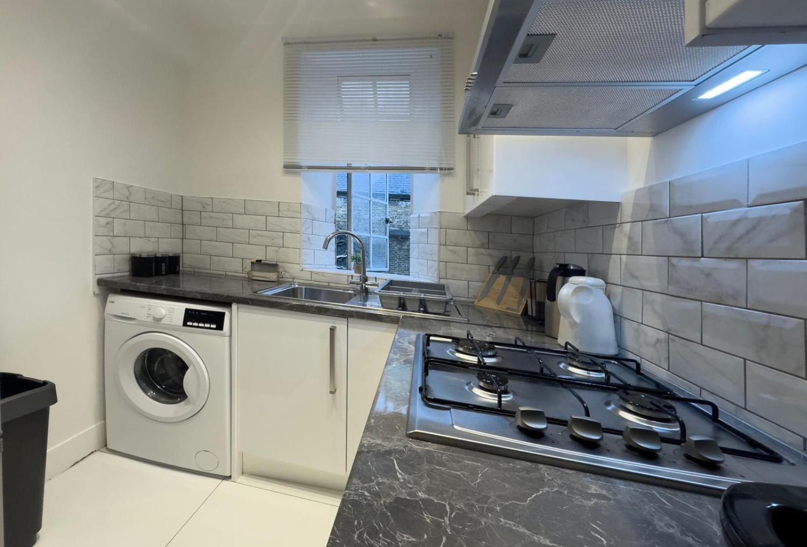 Estatesmen Park Lane Marble Arch Apartment