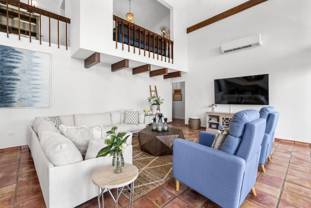 Olive Villa Palmas - Modern Beachfront