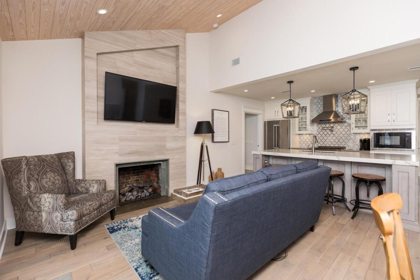 Exquisite Lake Front Home Steps From Main Square view 5