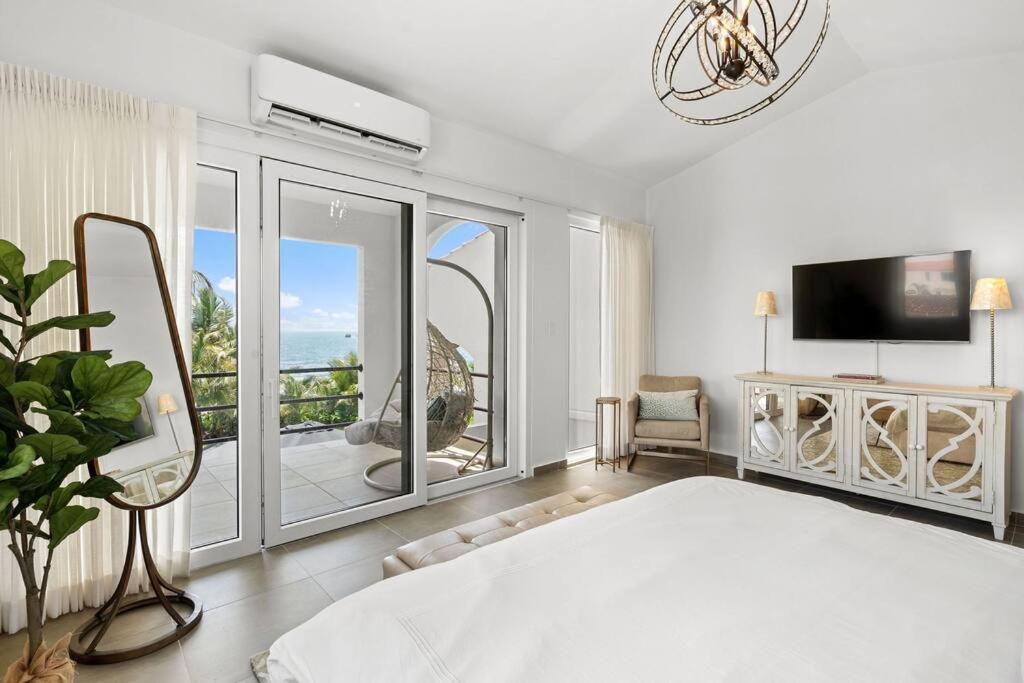 Olive Villa Palmas - Modern Beachfront