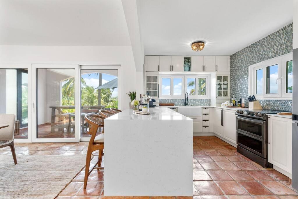 Olive Villa Palmas - Modern Beachfront