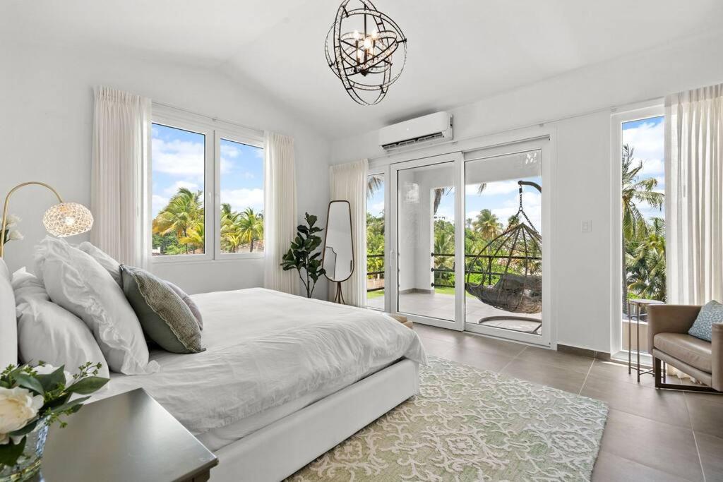 Olive Villa Palmas - Modern Beachfront