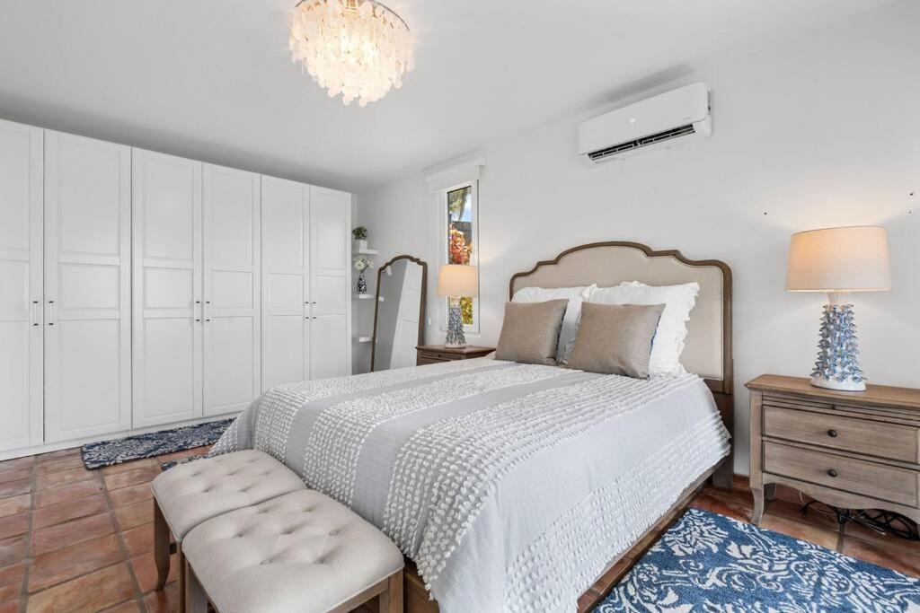 Olive Villa Palmas - Modern Beachfront