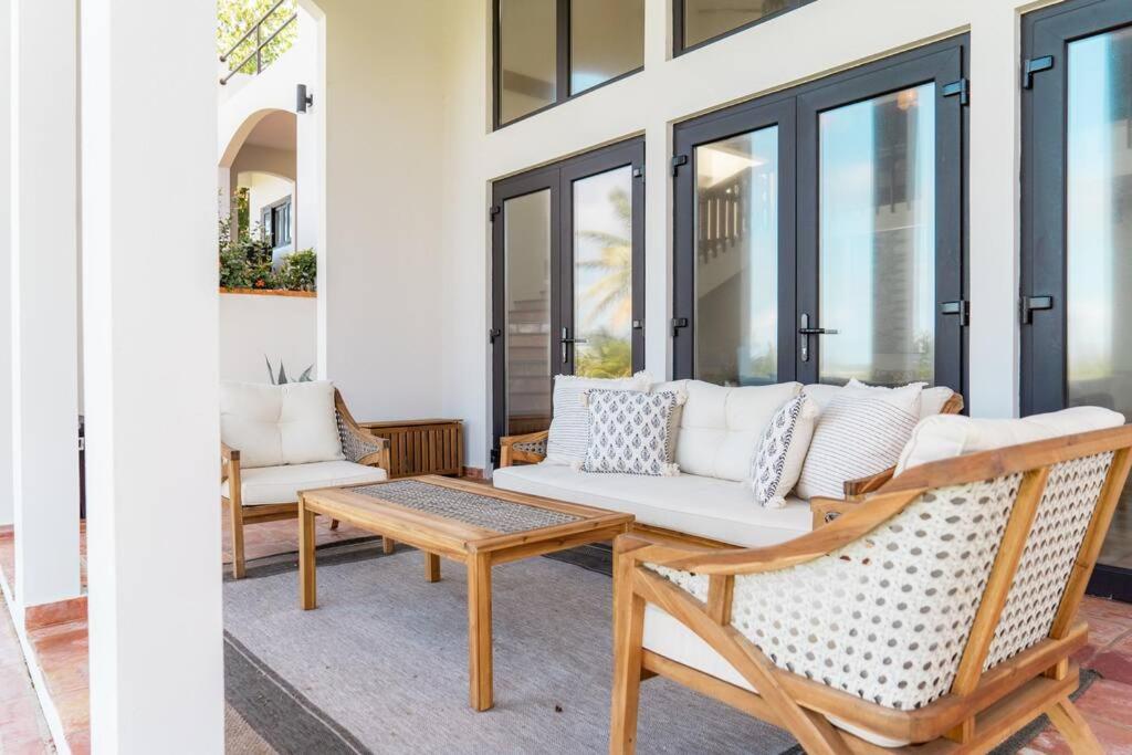 Olive Villa Palmas - Modern Beachfront