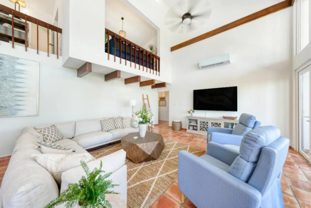 Olive Villa Palmas - Modern Beachfront