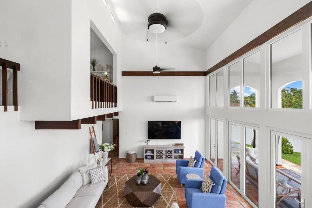 Olive Villa Palmas - Modern Beachfront