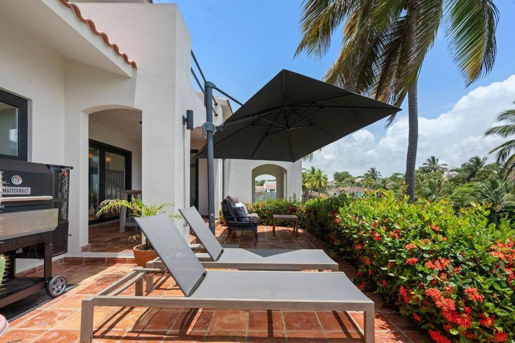 Olive Villa Palmas - Modern Beachfront
