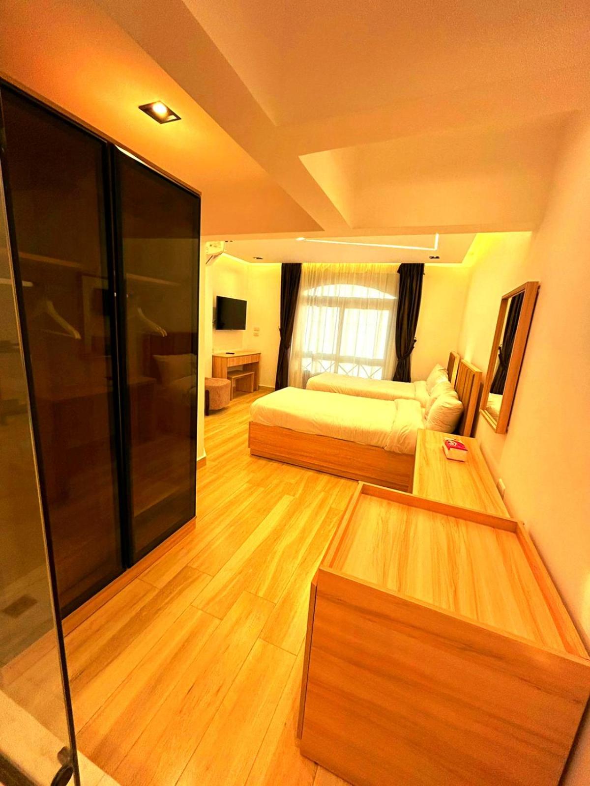 Diamond pyramids hotel