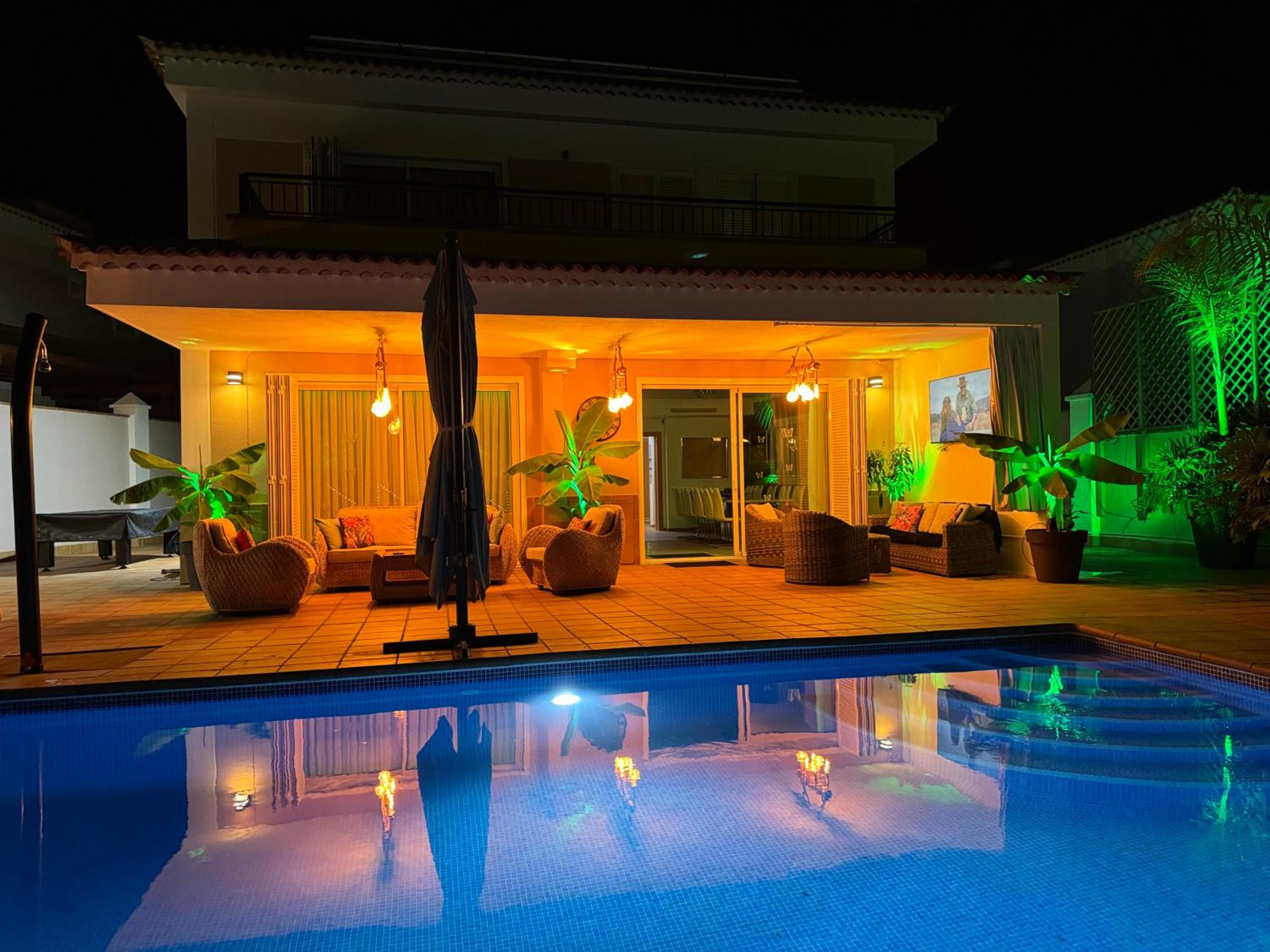 VILLA BLOSSOM in the beautiful area of Puerto Santiago Tenerife with 5 bedrooms for up to 10 guests private swimming pool and many other activities to ente photo 4