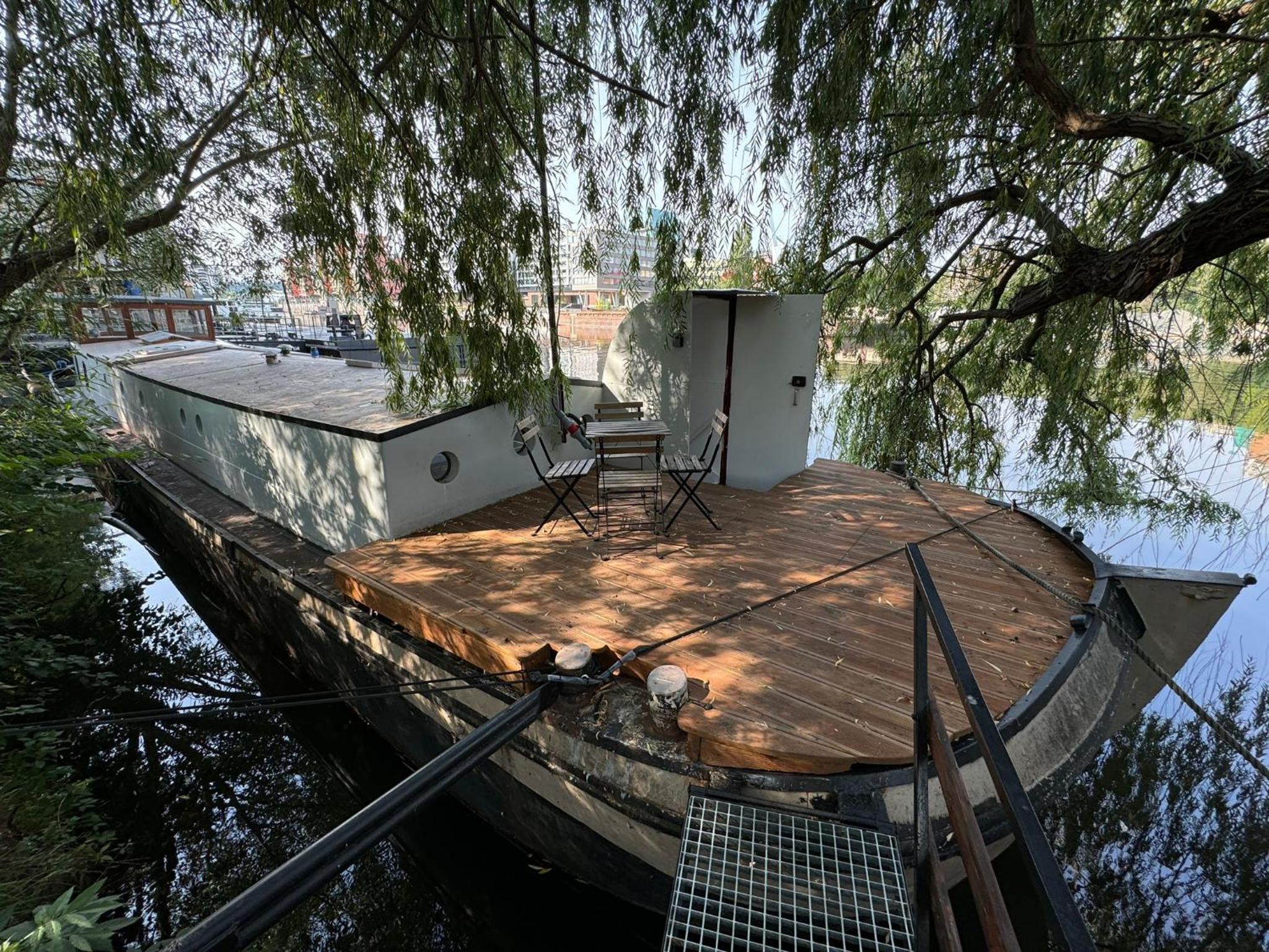 Prague on Boat, Privat Pier, Free Parking