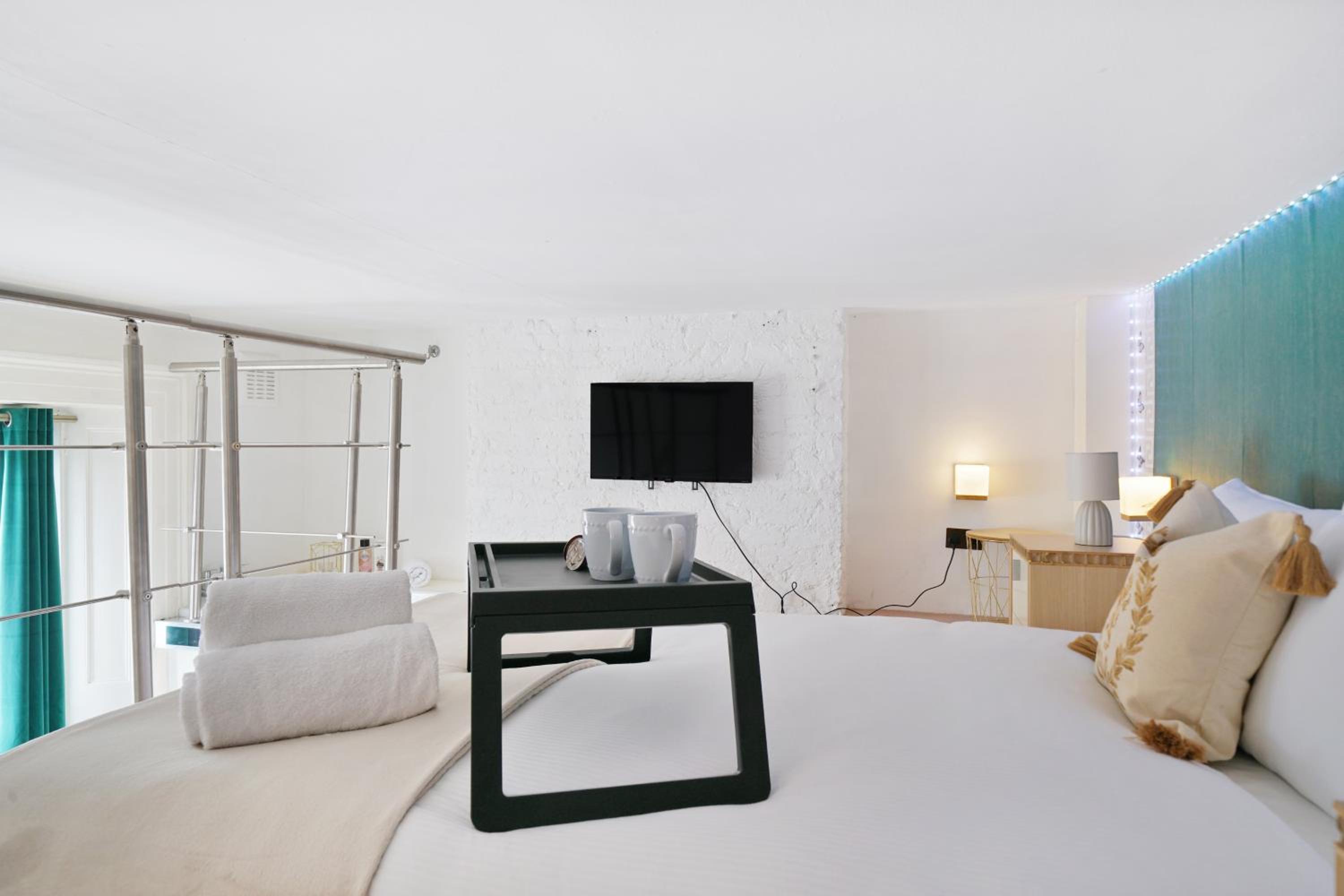 Cozy Split-Level Studio By LiveStay Short Lets & Serviced Accommodation London