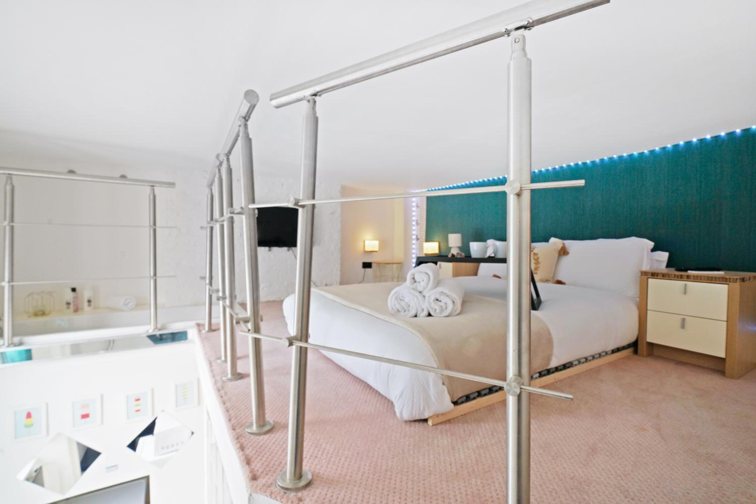 Cozy Split-Level Studio By LiveStay Short Lets & Serviced Accommodation London