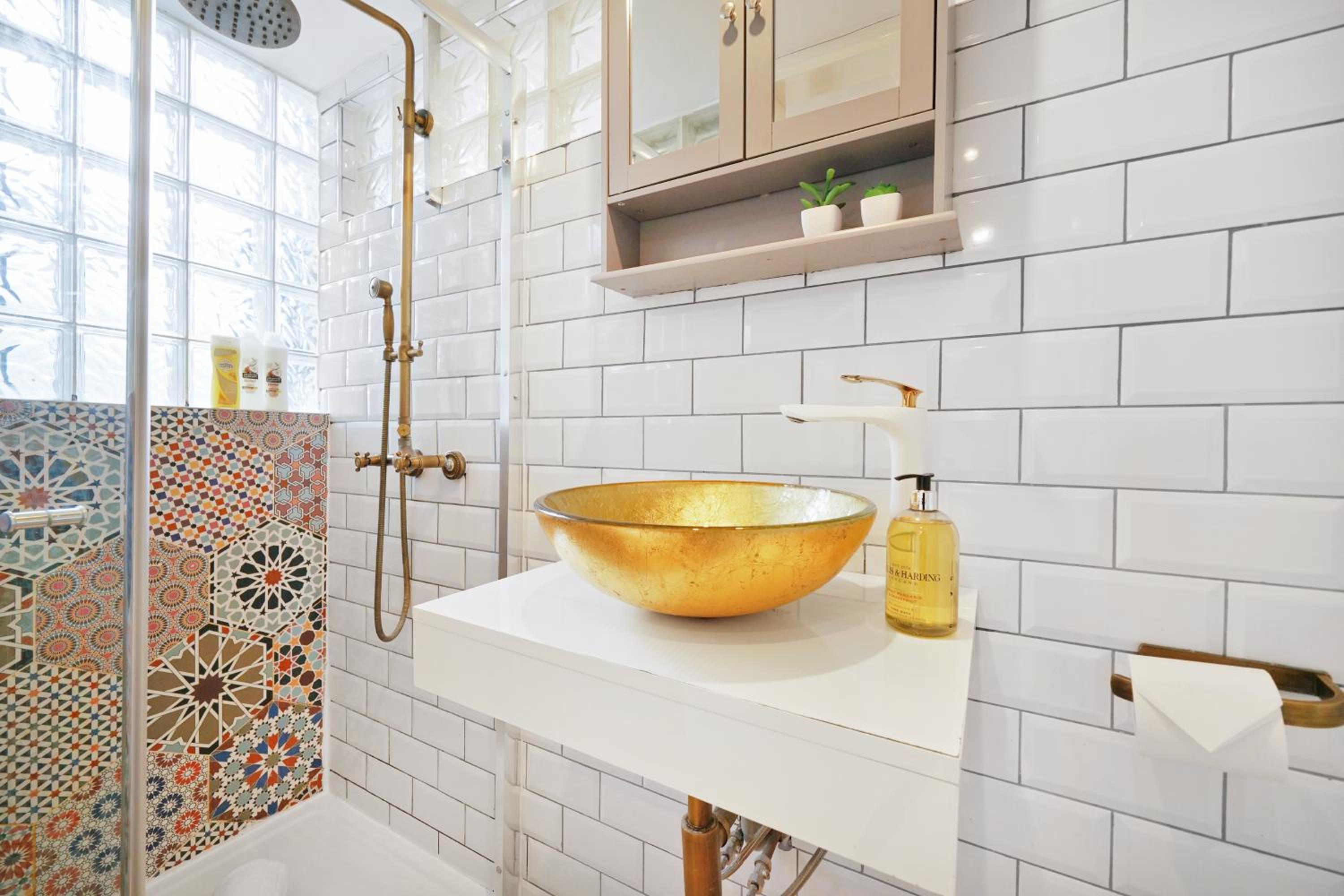 Cozy Split-Level Studio By LiveStay Short Lets & Serviced Accommodation London