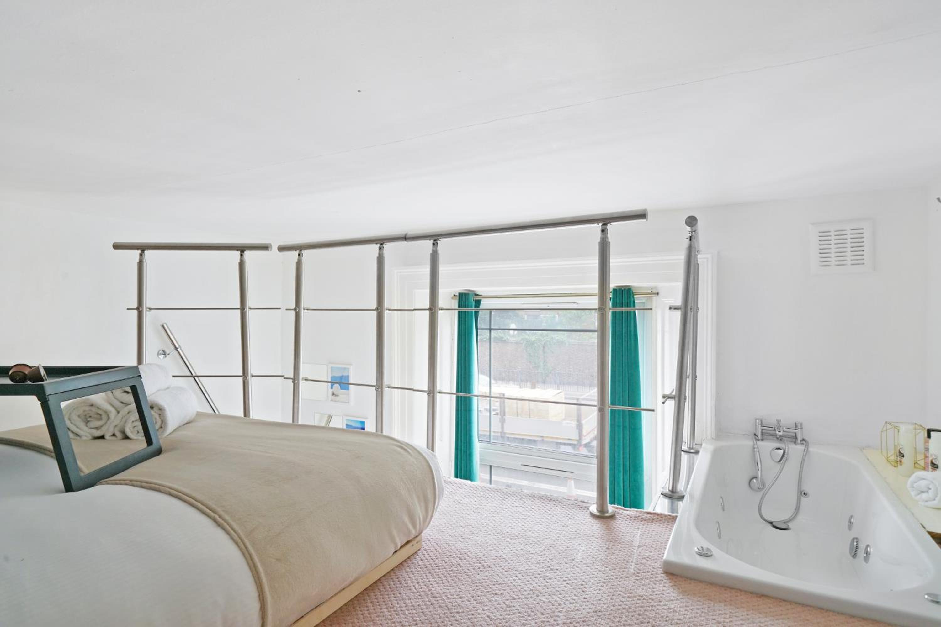 Cozy Split-Level Studio By LiveStay Short Lets & Serviced Accommodation London