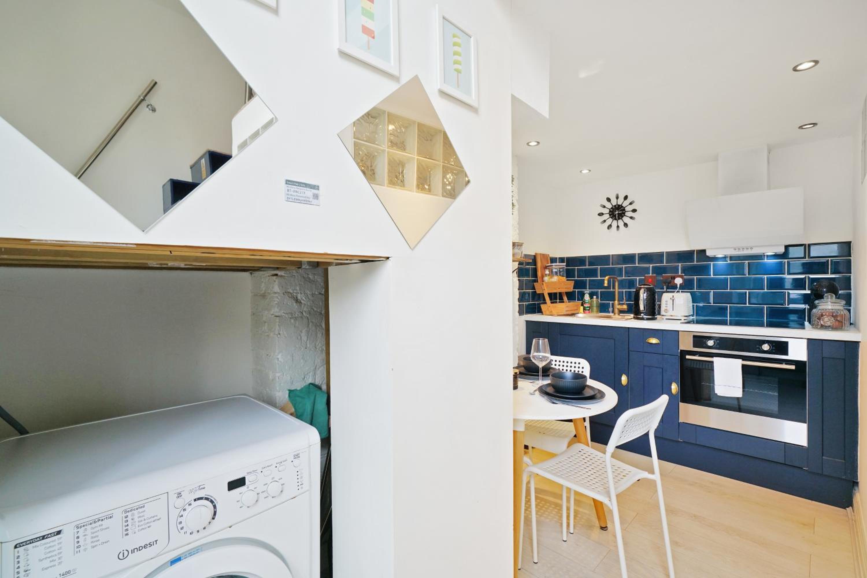 Cozy Split-Level Studio By LiveStay Short Lets & Serviced Accommodation London