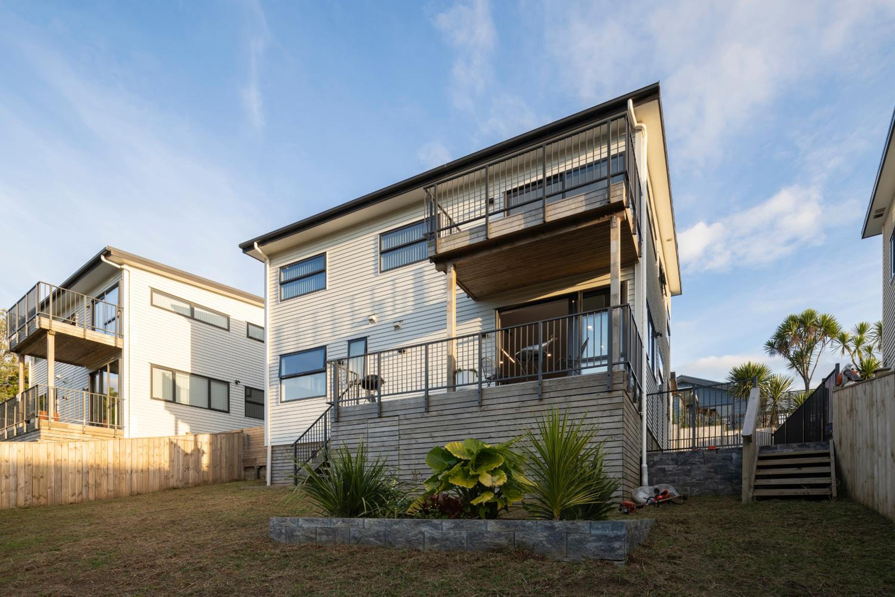 modern immaculate residence in mount wellington view 5