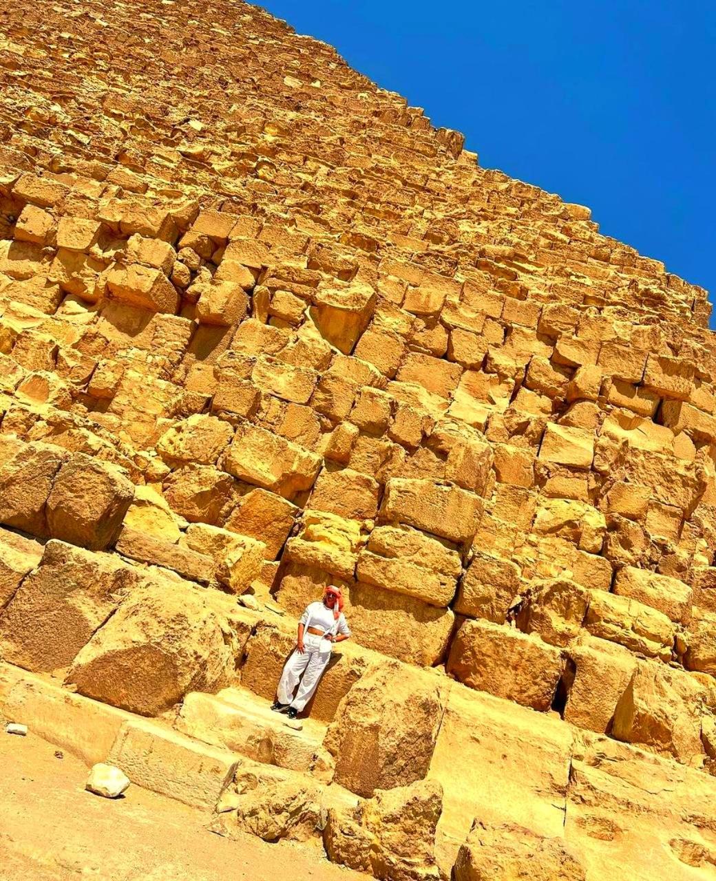 Diamond pyramids hotel