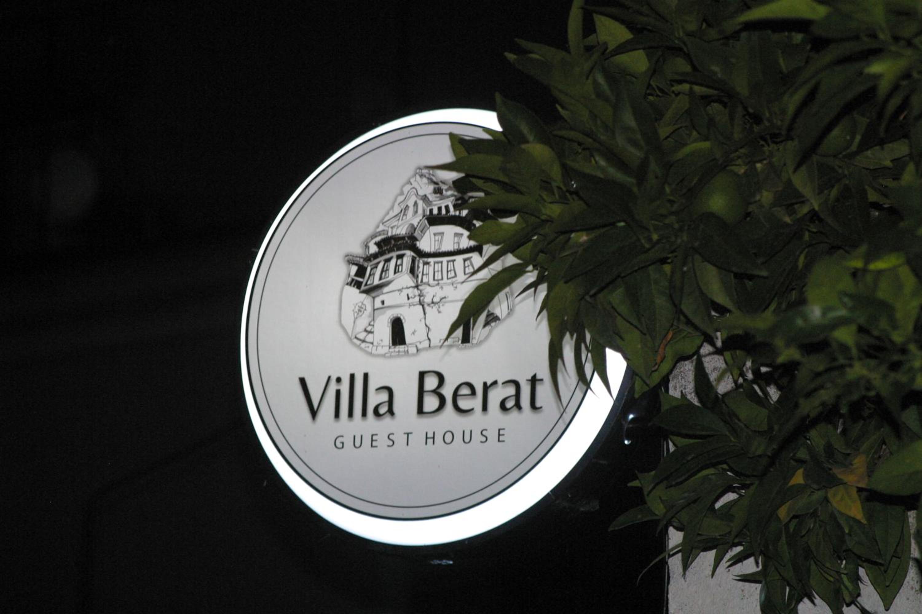 Villa Berat - View of Berat Castle & Traditional Breakfast