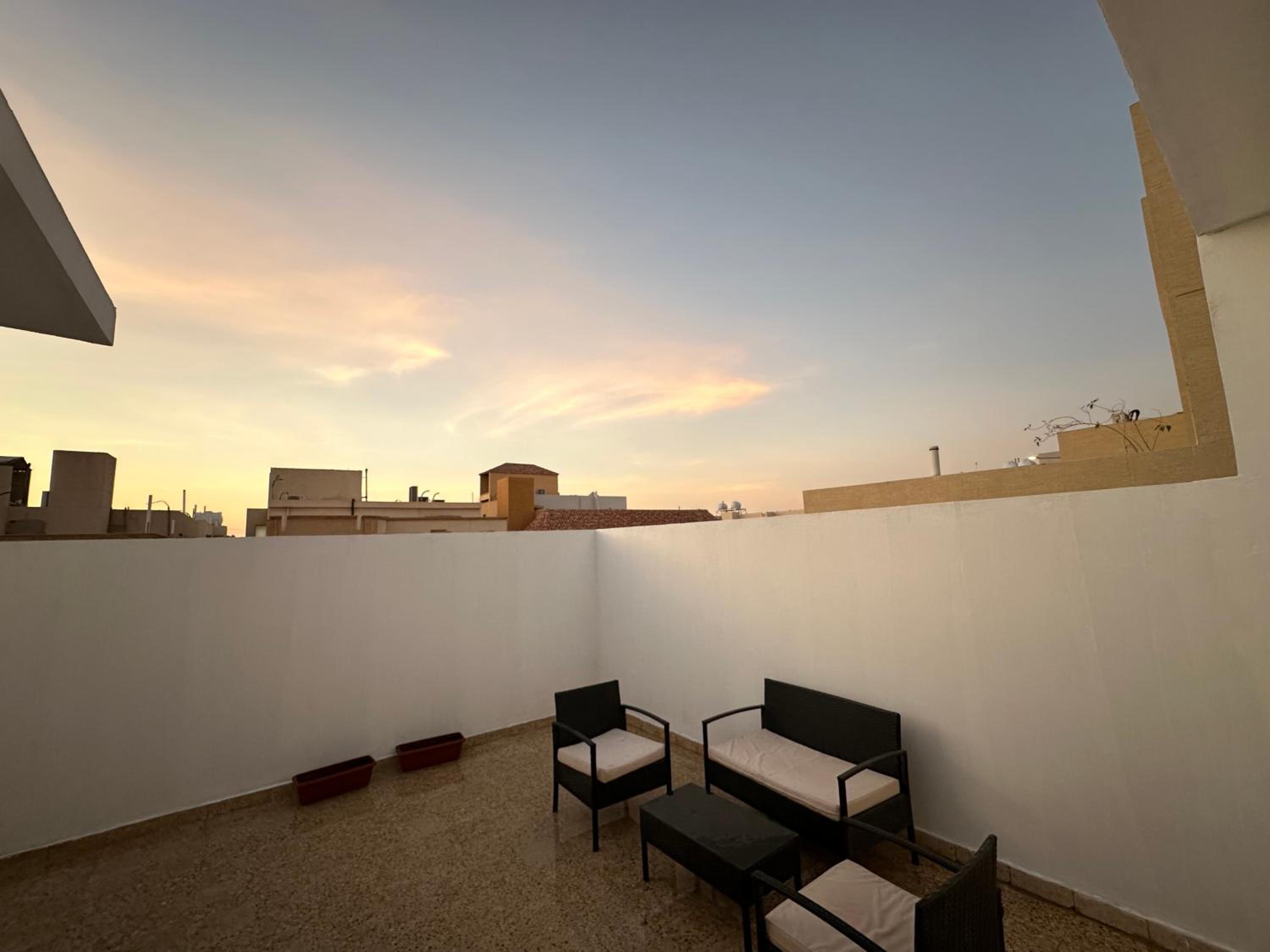 Lovly apt in Qurtubah Classy area full of services near by