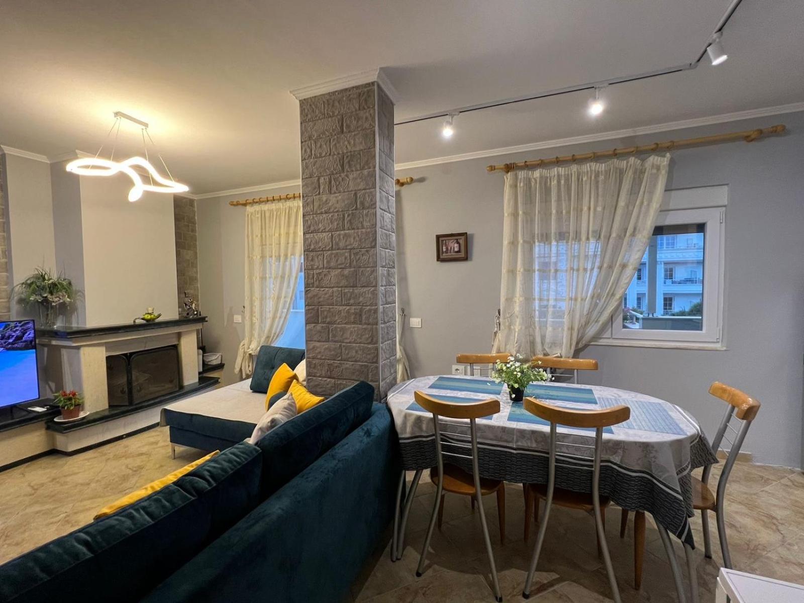 Deluxe Penthouse Golem - Mali i Robit
