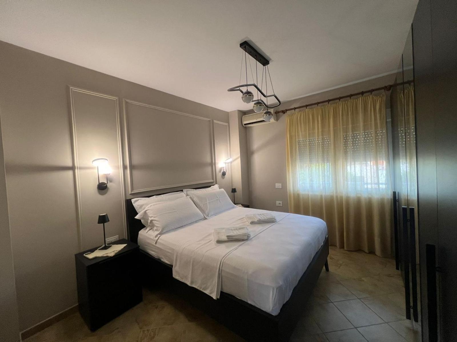 Deluxe Penthouse Golem - Mali i Robit