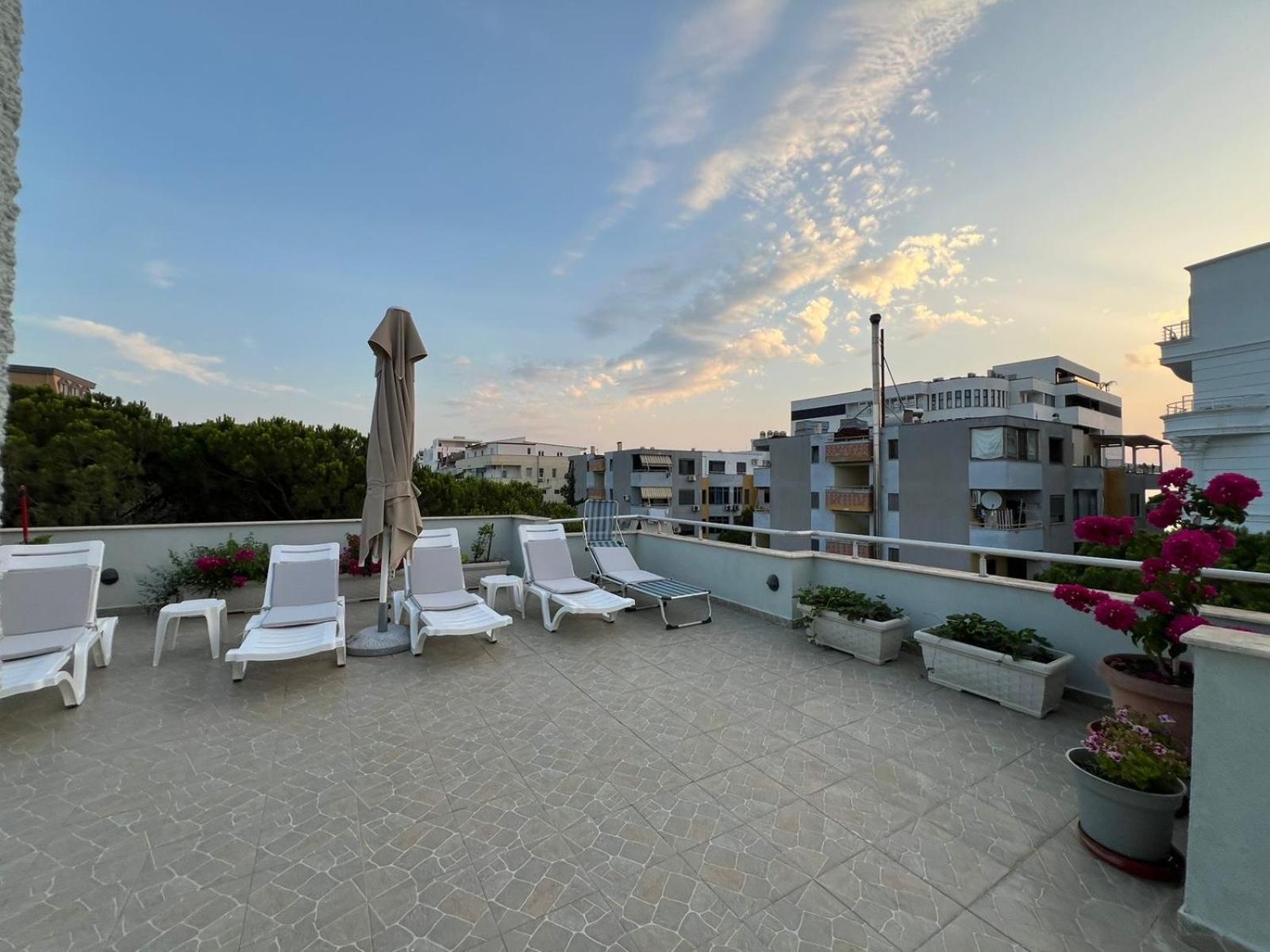 Deluxe Penthouse Golem - Mali i Robit
