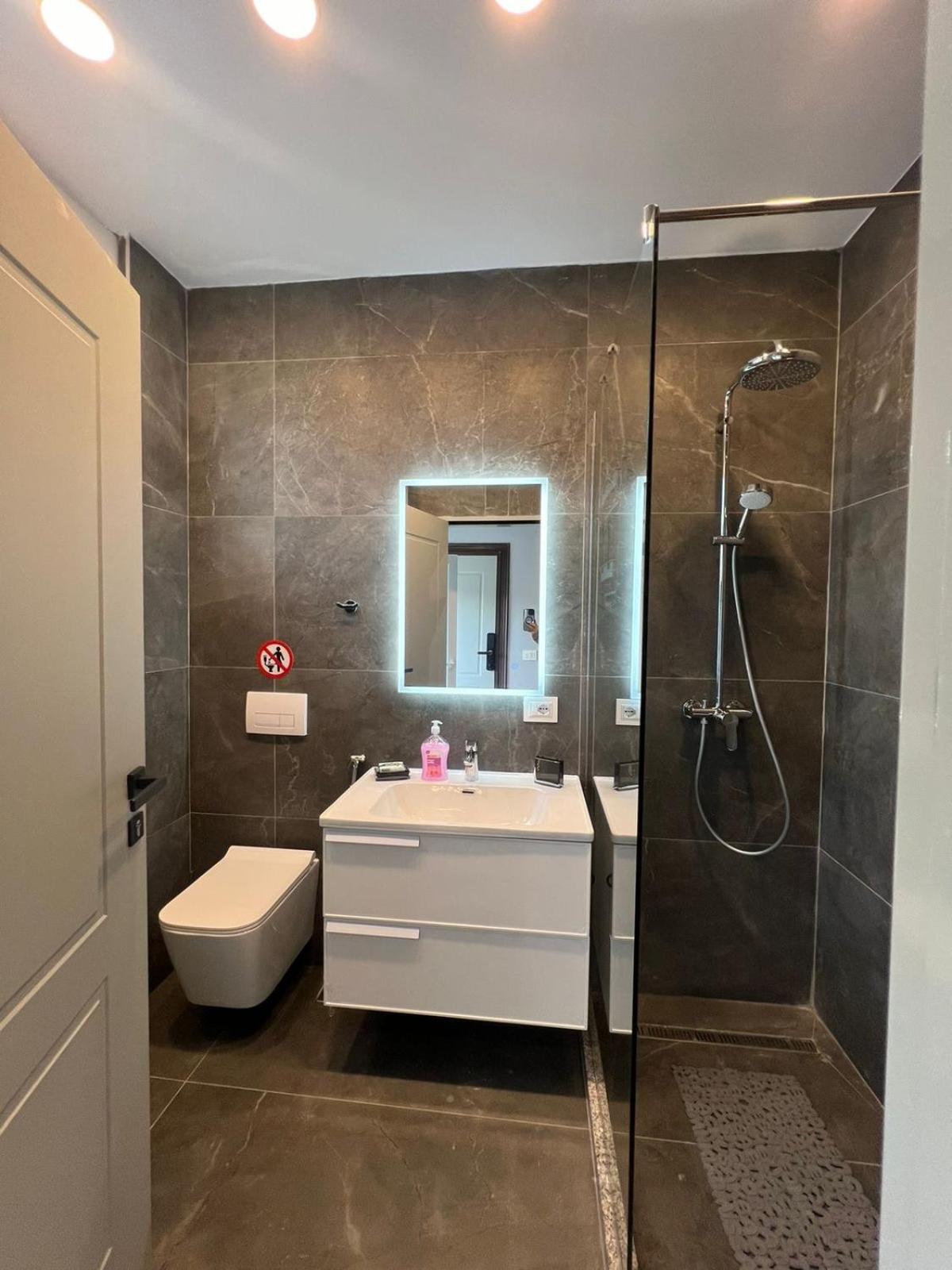 Deluxe Penthouse Golem - Mali i Robit