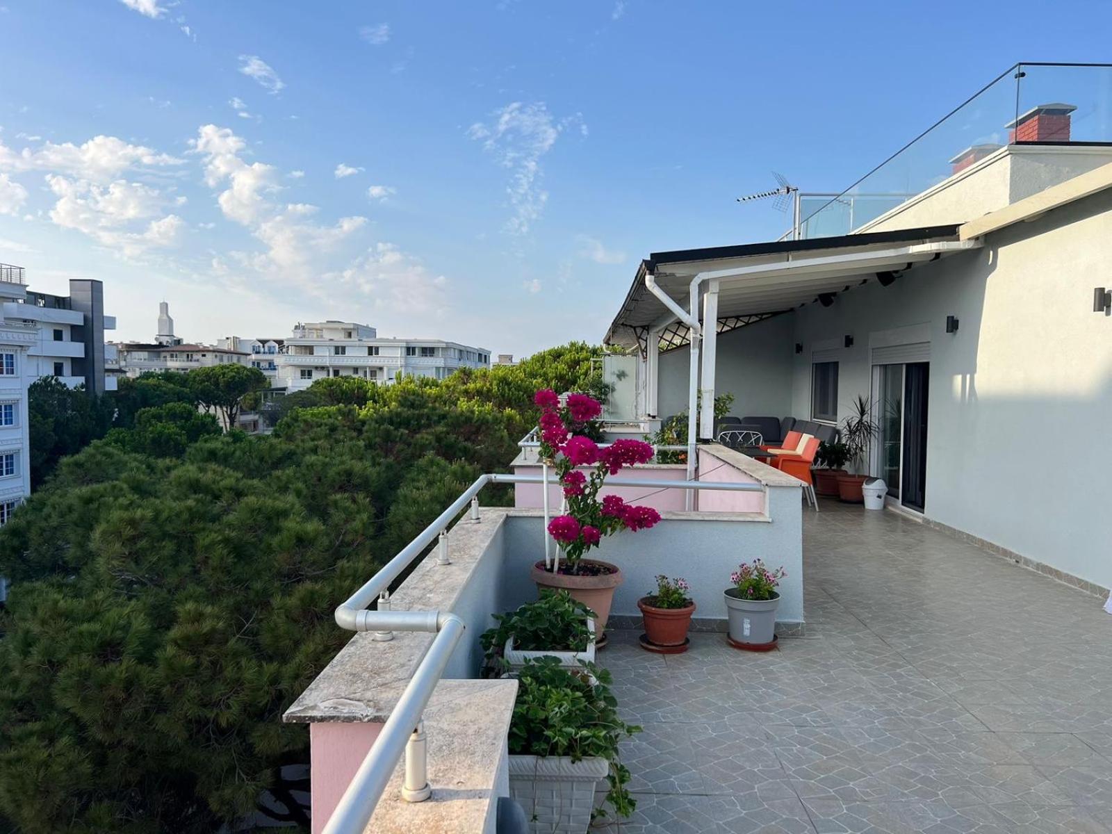 Deluxe Penthouse Golem - Mali i Robit