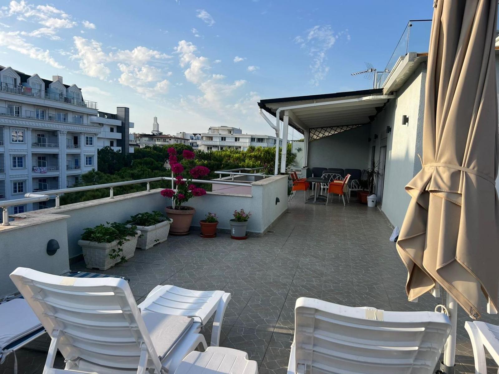 Deluxe Penthouse Golem - Mali i Robit