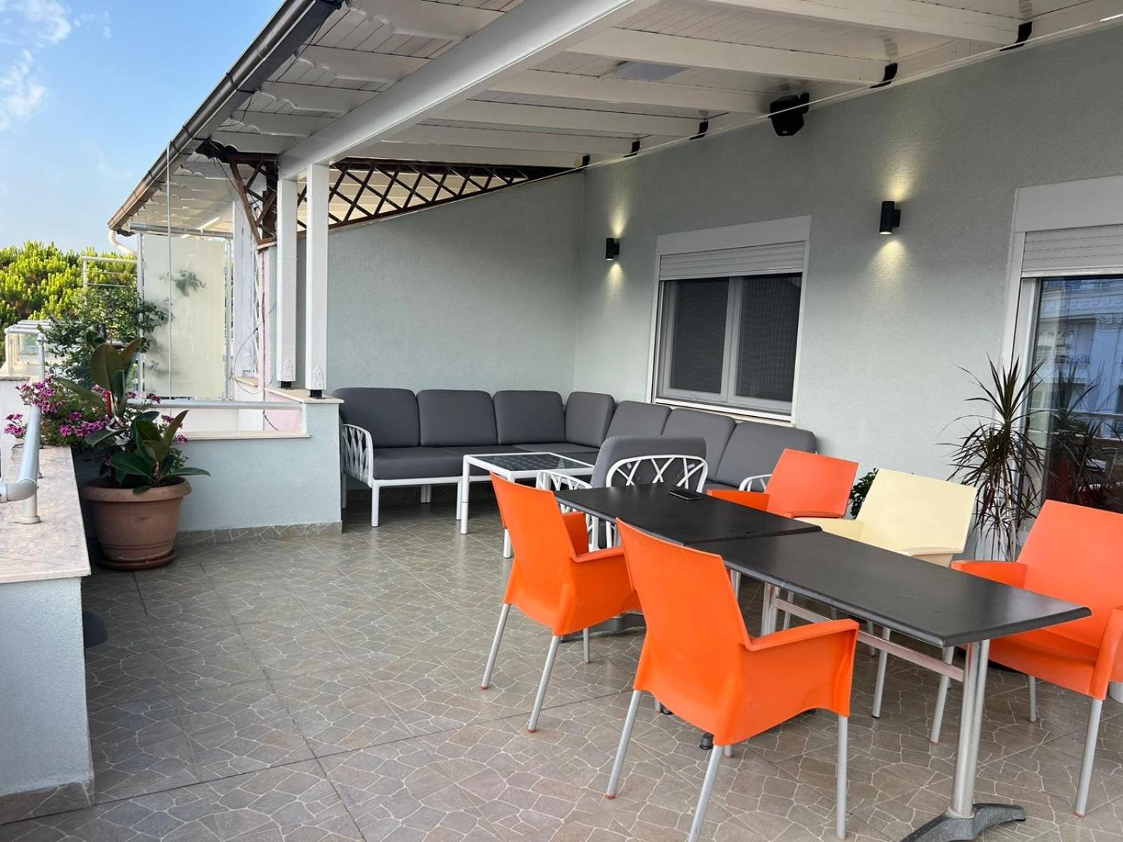 Deluxe Penthouse Golem - Mali i Robit