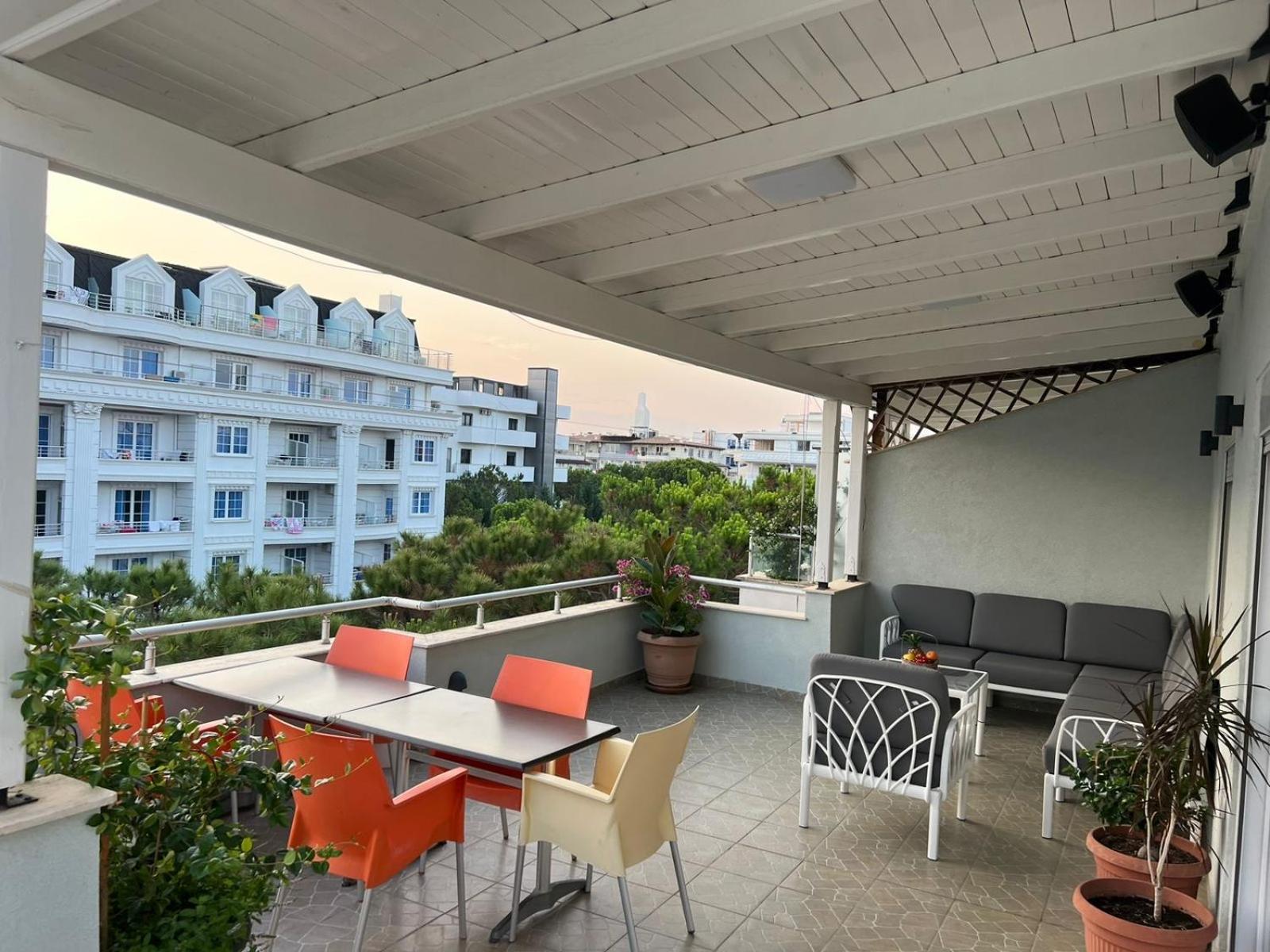 Deluxe Penthouse Golem - Mali i Robit