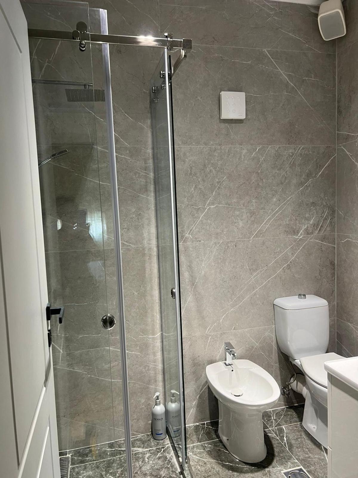 Deluxe Penthouse Golem - Mali i Robit