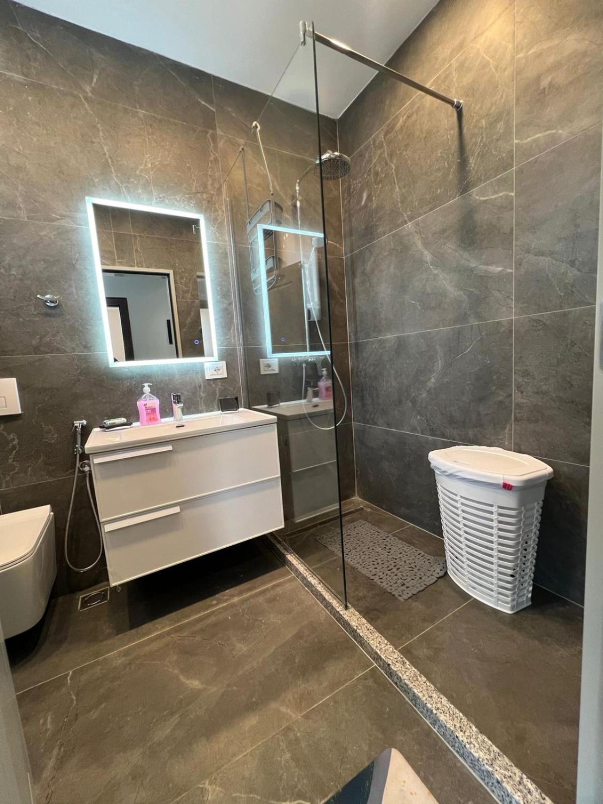 Deluxe Penthouse Golem - Mali i Robit