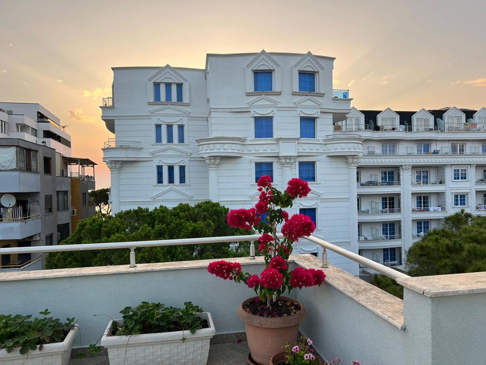 Deluxe Penthouse Golem - Mali i Robit